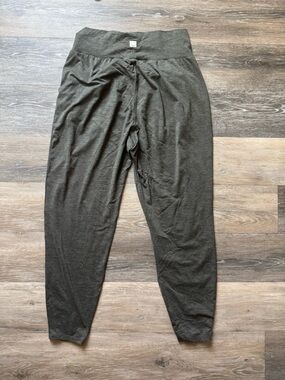 Vuori Lux At Ease Pants sz Medium